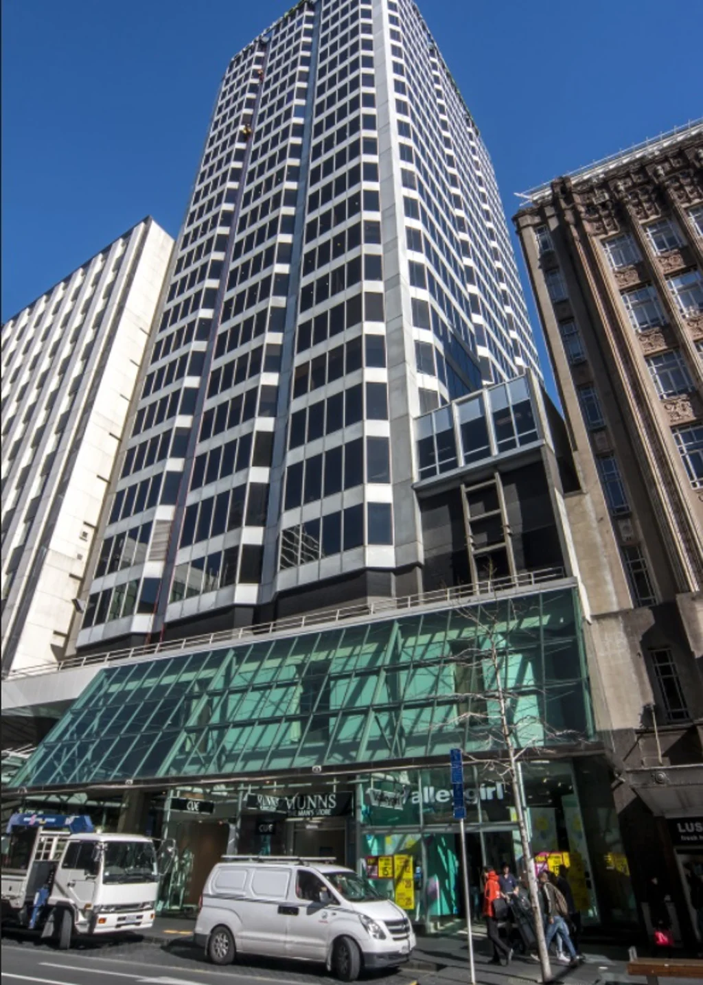 Auckland Central  High quality fitout in place - 191 Queen St