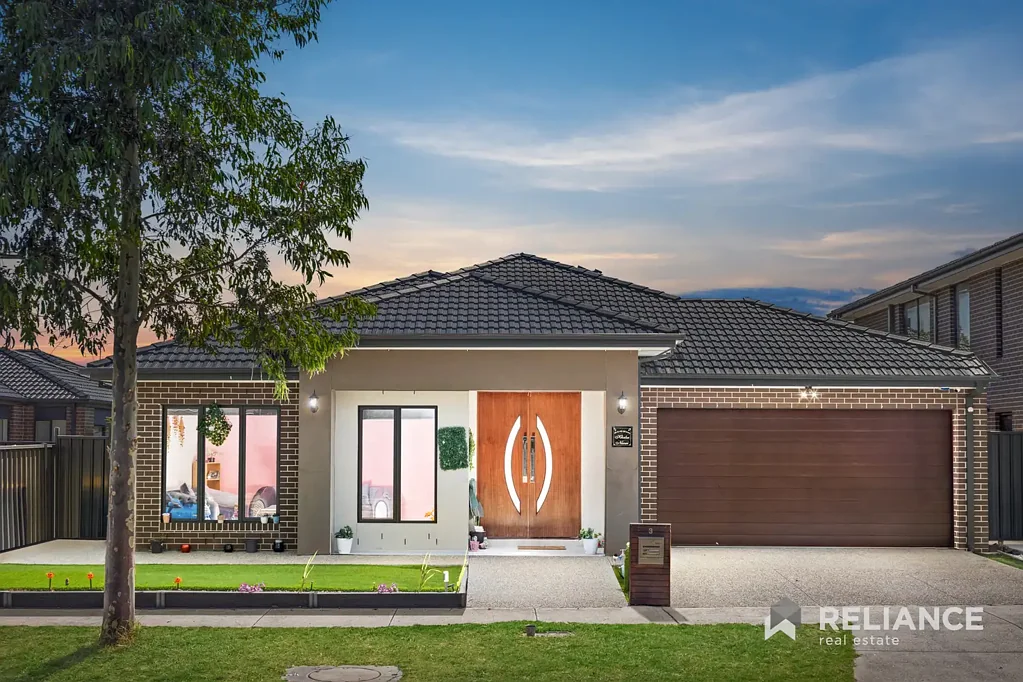 Tarneit 4Phòng ngủ DISPLAY QUALITY BEAUTIFUL FAMILY HOME IN NEW HEAVEN ESTATE JUST WALK TO NEW TRAIN STATION,SCHOOL AND CHILDCARE !!