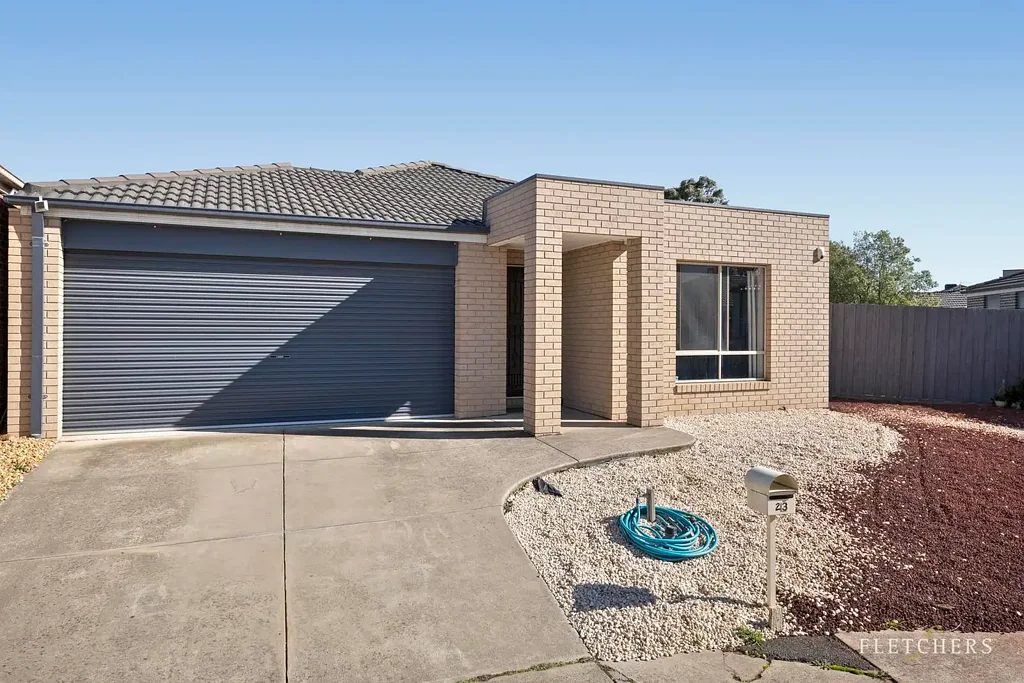 23 Aisbett Close, Lynbrook, VIC 3975