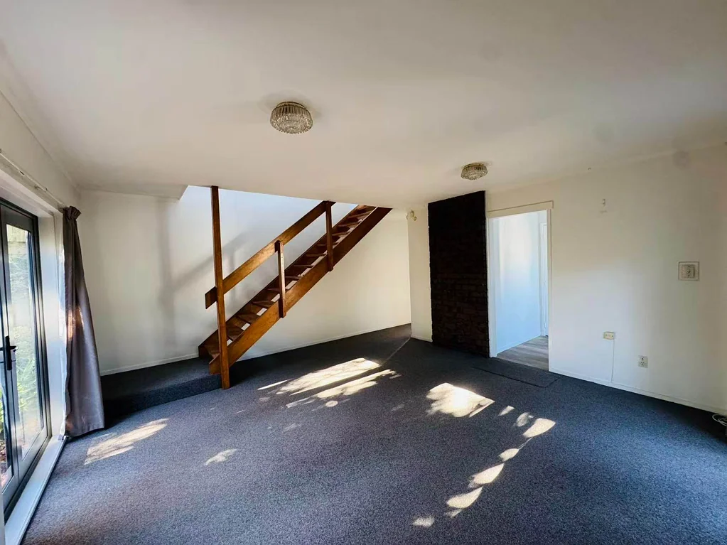 2 BEDROOM TOWNHOUSE CLOSE TO ST LUKES MALL