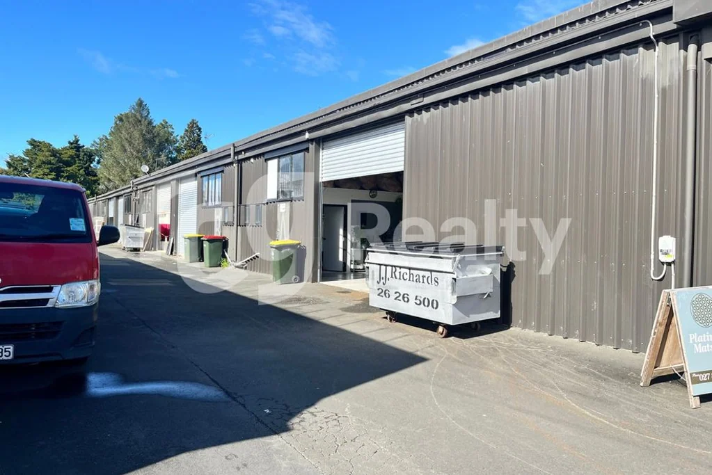 Papakura Affordable Warehouse with Carparks in Papakura