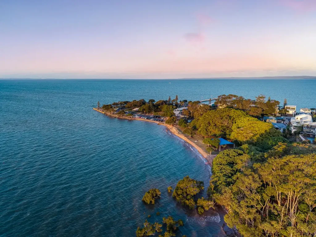 Wellington Point 5침실 Spacious Family Haven with Pool, Shed & Prime Location
