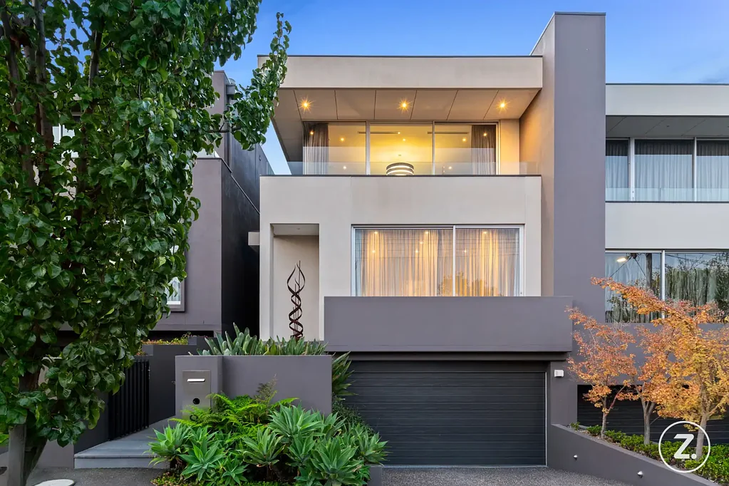 Kew 4Zimmer Studley Park Luxury Redefined - Architecturally Designed Family Prestige with Lift & Pool
