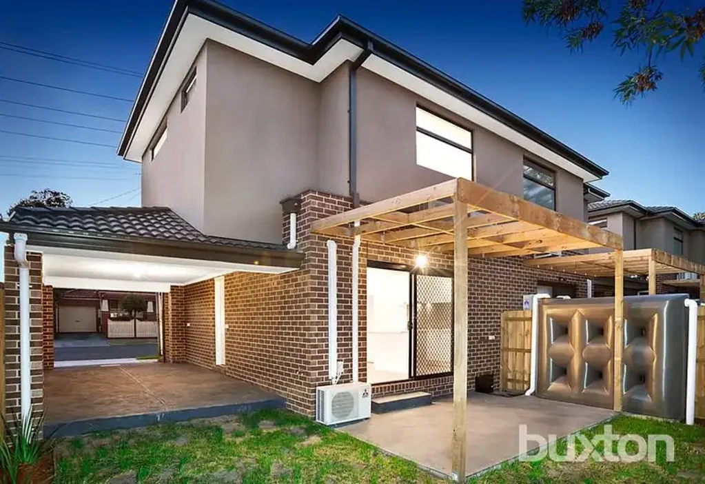 TWO BEDROOM TOWNHOUSE IN A PRIME LOCATION