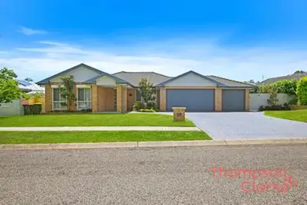 SPACIOUS FAMILY LIVING WITH POOL IN A PRIME ASHTONFIELD LOCATION!