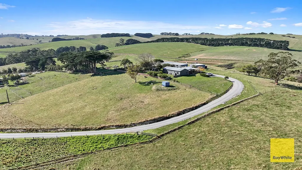 Fish Creek 4房  Family home in the heart of the Fish Creek hills.