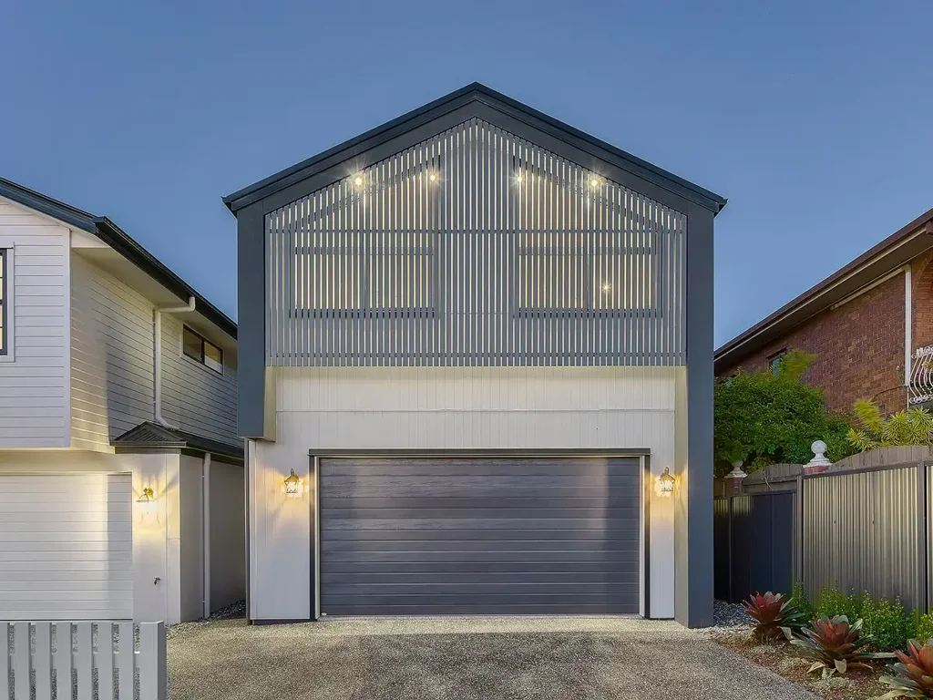 Stafford Heights 5 Slaapkamer Elevated Views; Outstanding Finishes.