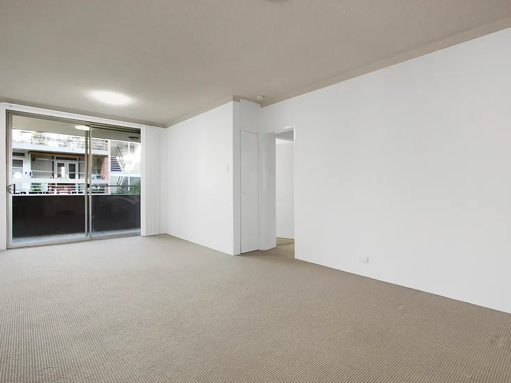 Minutes away from Epping train station and shops