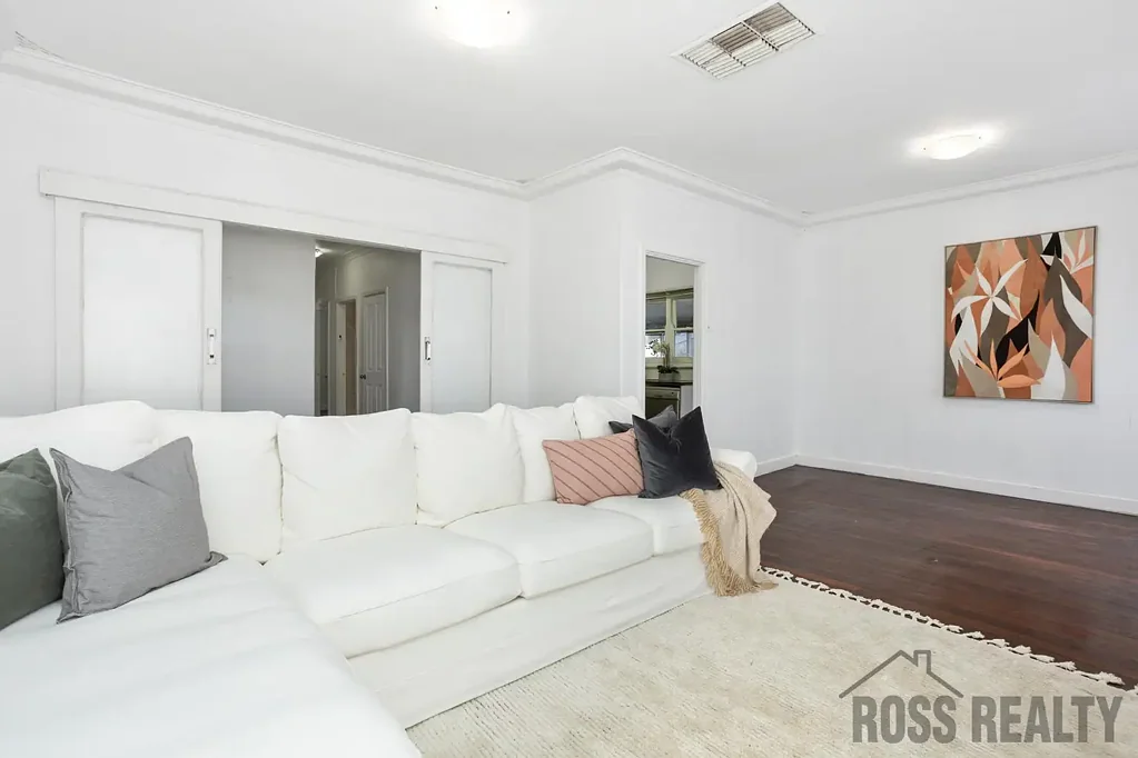 Minutes from Scarborough Foreshore & Karrinyup Shopping Centre