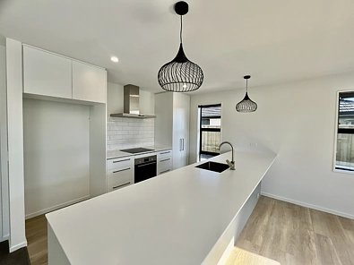 Sun-filled Home in Farringdon