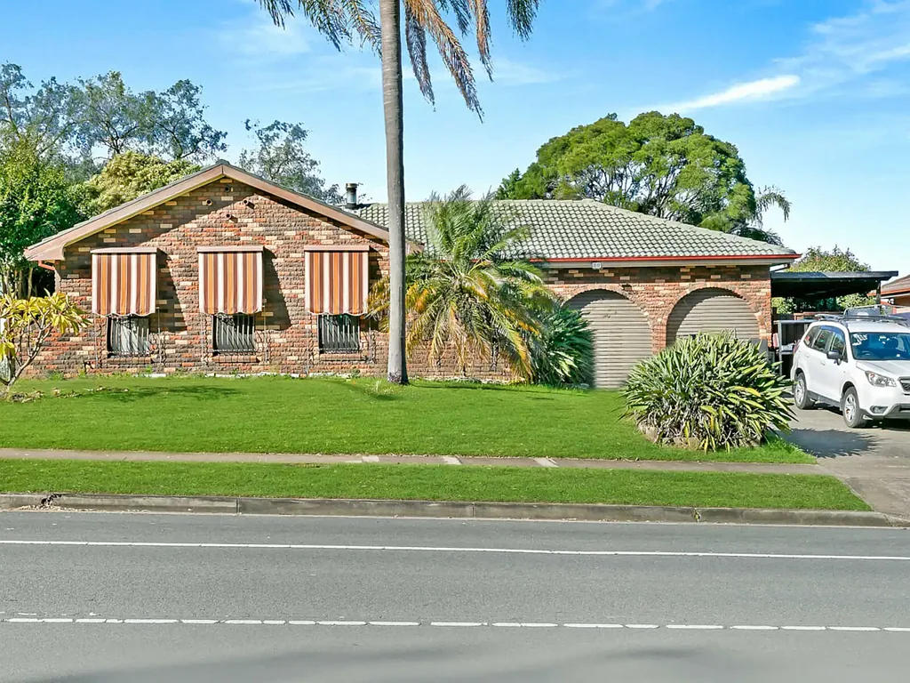 Kings Langley 4房 优越位置，带侧面通道 Great location with side access