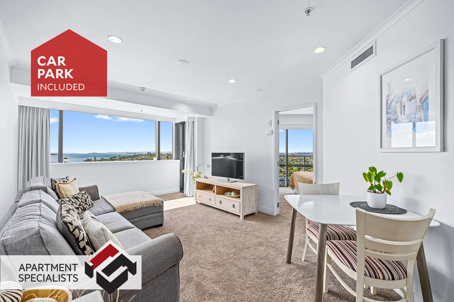 Takapuna 1房  Renovated & ready. One of the best you could buy.