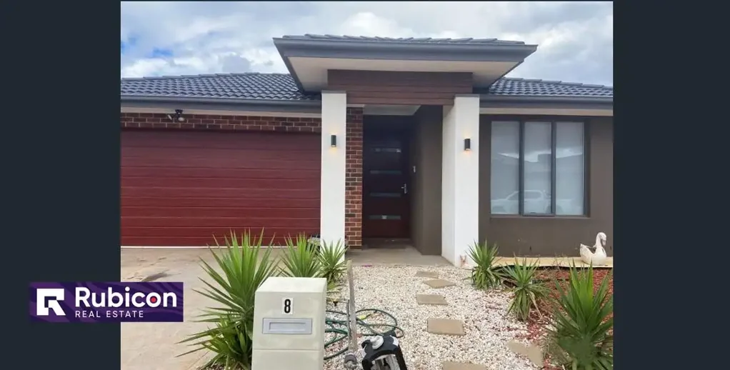 Beautiful 4 Bedroom House in the Heart of Weir Views!!