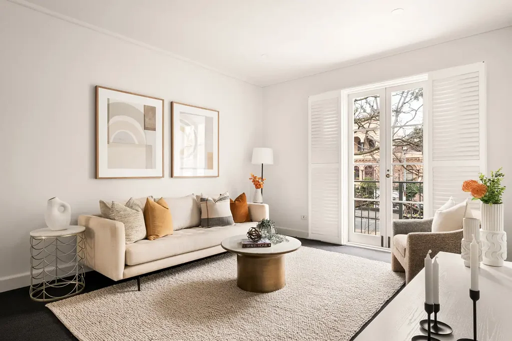 East Melbourne 2房 Wellington Gardens地标  东墨尔本核心  精装住宅  开放式布局  主卧套内卫浴  地下车位  庭院入口  社区度假设施  步行生活圈 Garden Living, Grand Lifestyle