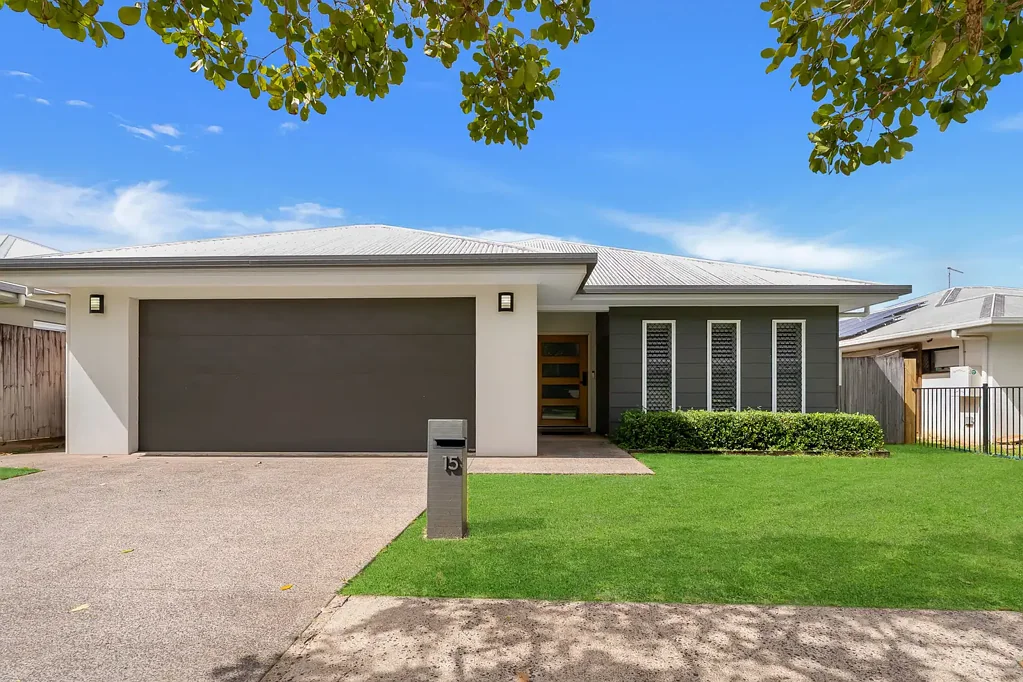 Executive Family Home in Sought-After City View