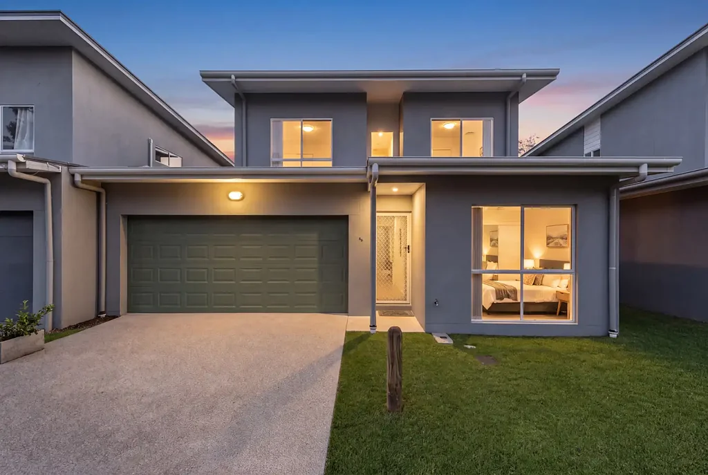 Upper Coomera 4chambre DUAL LIVING FLEXIBILITY WITH THE CONVENIENCE OF TOWNHOUSE LIVING!