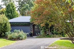17 Farnham Road, Healesville