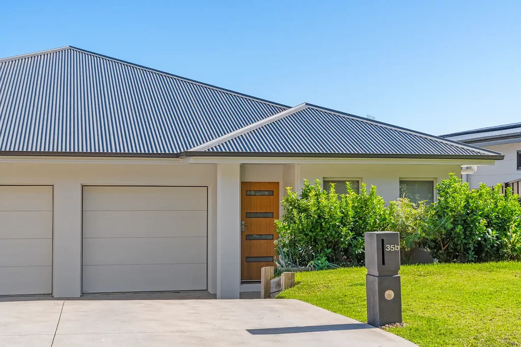 Burrill Lake 4Moenga A COASTAL STANDOUT!