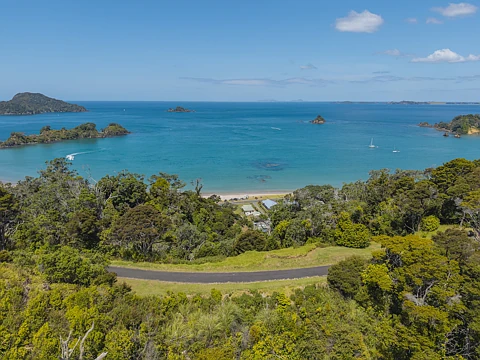 Oakura Coast  Magic overlooking the beach