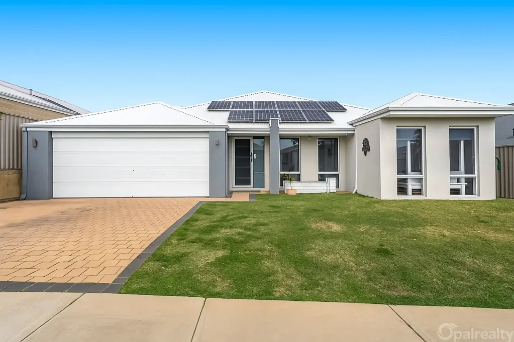Baldivis 4 Bedroom Family living at its finest - with a poolside paradise