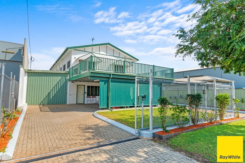 Bungalow 4房  Live Upstairs, Work Downstairs - A True Bungalow All-Rounder