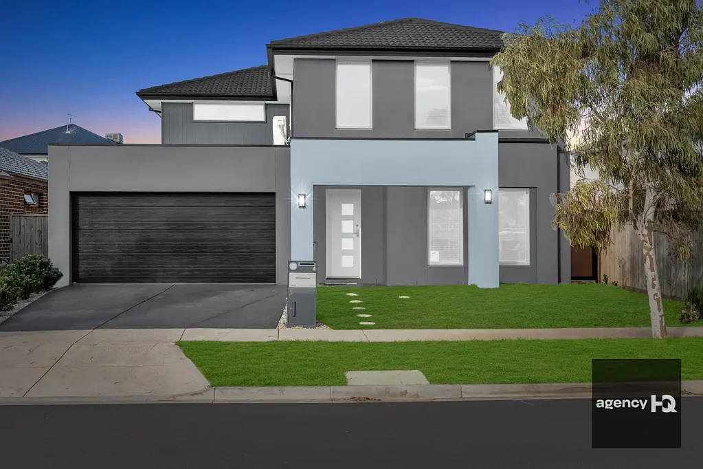 Rockbank 5Moenga Modern Double-Storey Family Home with Renovated Facade in Prime Location!!