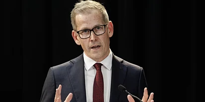 央行行长临别金句：退出新闻头条，让央行工作回归“无聊”！