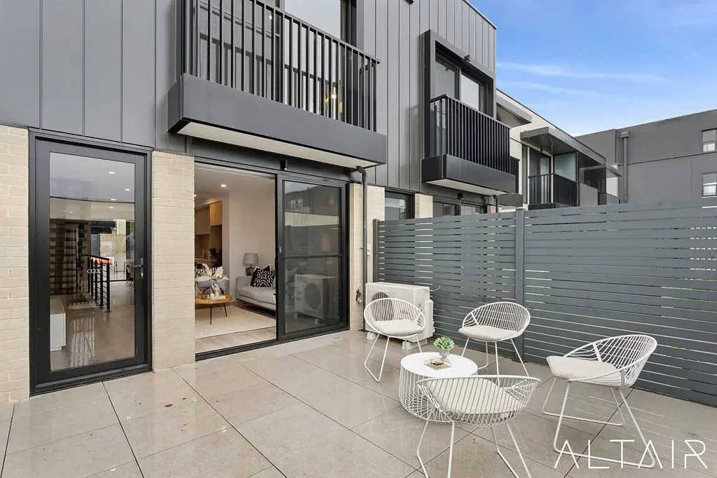 Gungahlin 2Kwarto Near new 2 bedroom townhouse in an ultra convenient location