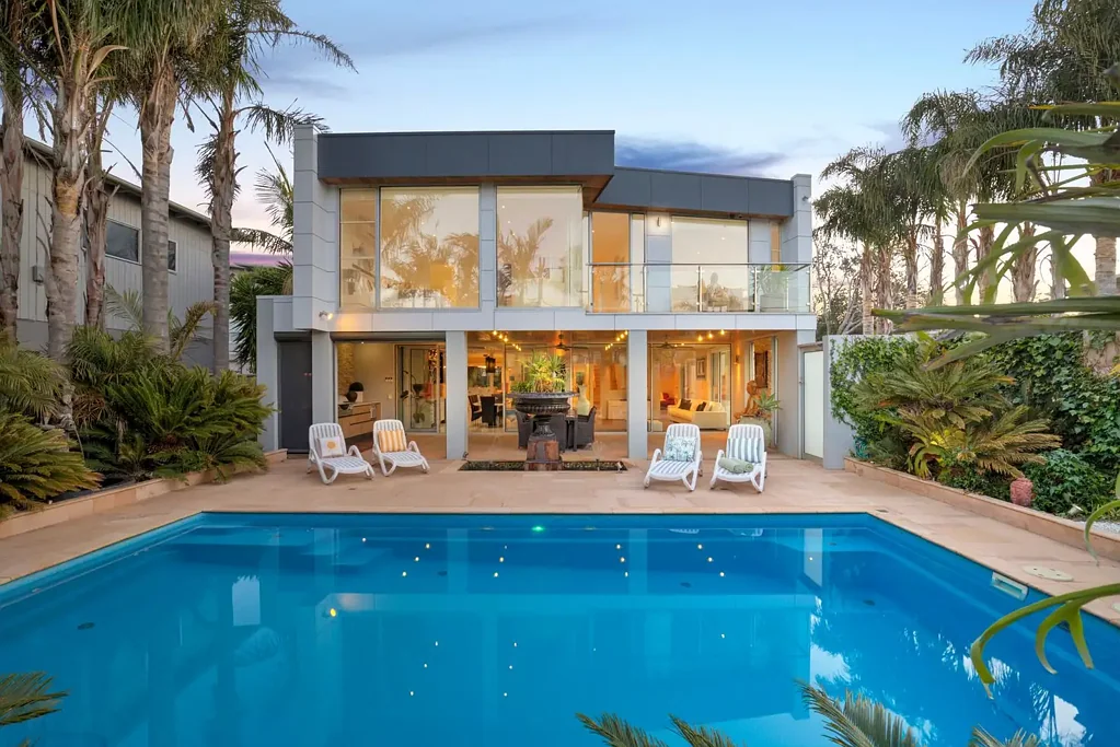 Inverloch 4Kwarto The Brief: Cascades – Luxury Living Just Steps from the Sea!