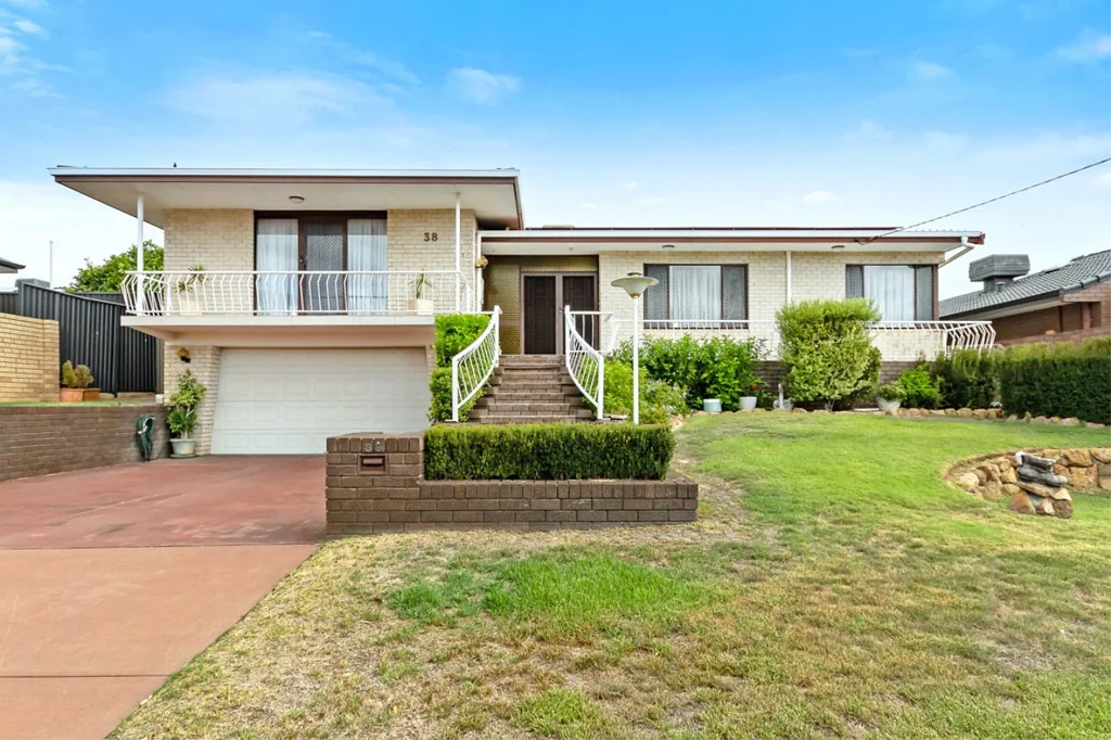 Duncraig 3ਬੈੱਡਰੂਮ LATE MID-CENTURY VIBES - ORIGINAL ONE OWNER HOME C1978!