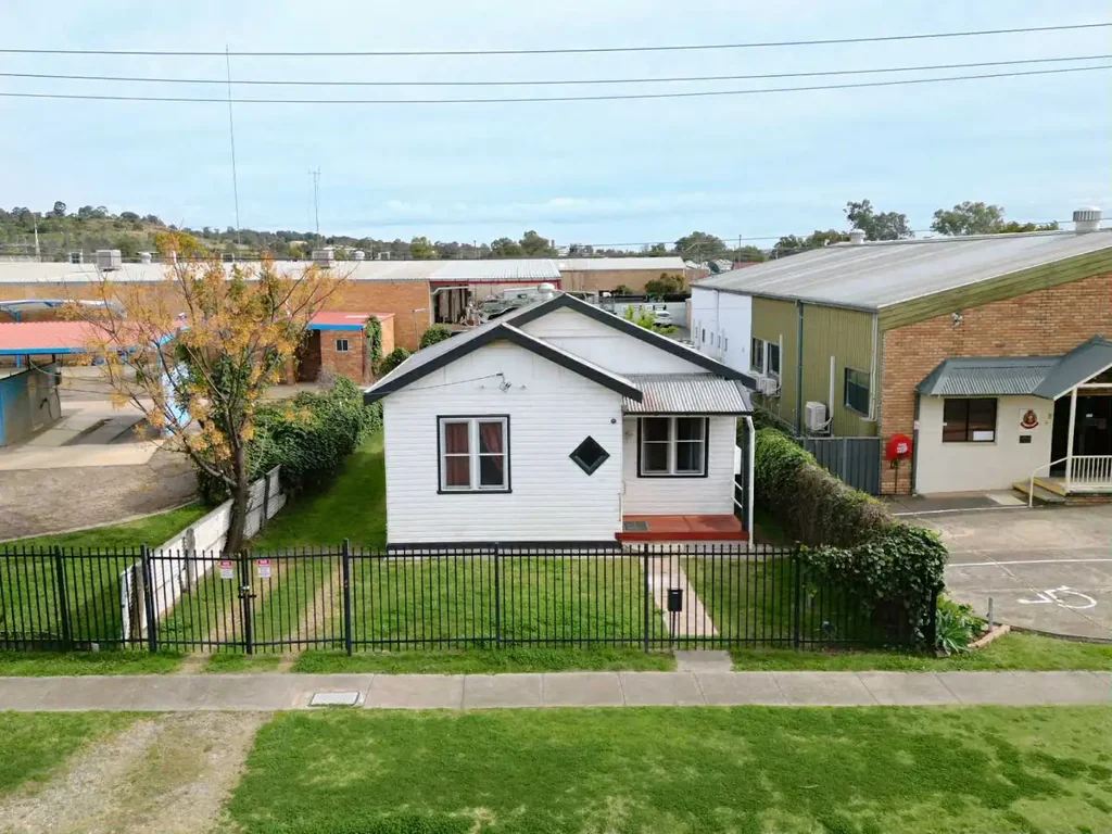 Gunnedah 2chambre Walk to the Town Centre – Secure, Stylish & Investment-Ready!