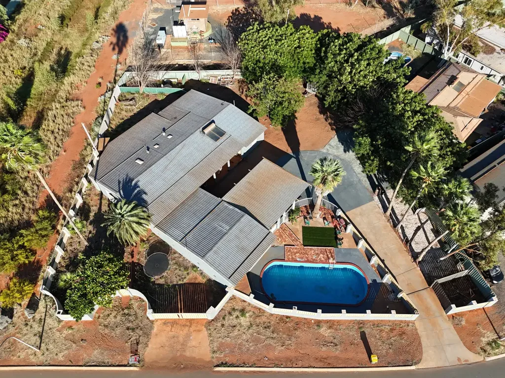 South Hedland 6 Bedroom SUPER LARGE HOME ON SUPER LARGE BLOCK