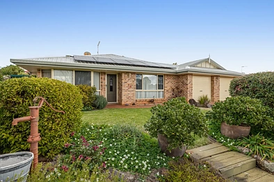 Centenary Heights 4 Slaapkamer A Rare Opportunity in One of Centenary Heights' Most Desirable Streets