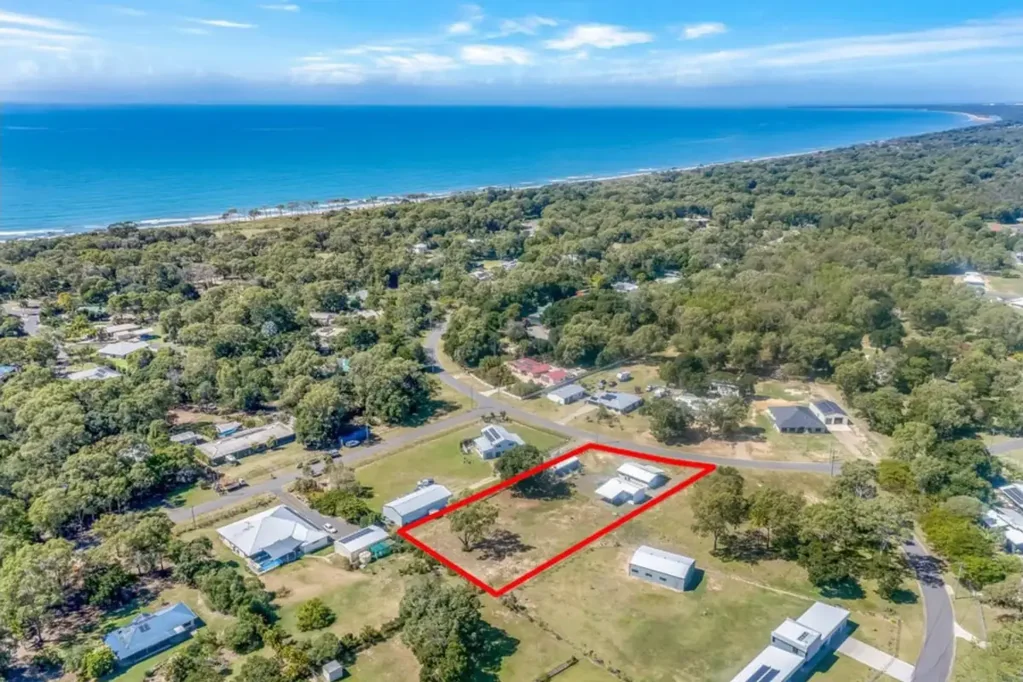 Moore Park Beach 3બેડરૂમ Coastal Acreage Retreat – Ideal for Retirees, Equestrian Enthusiasts, and Fishing Fanatics with Guest Retreat