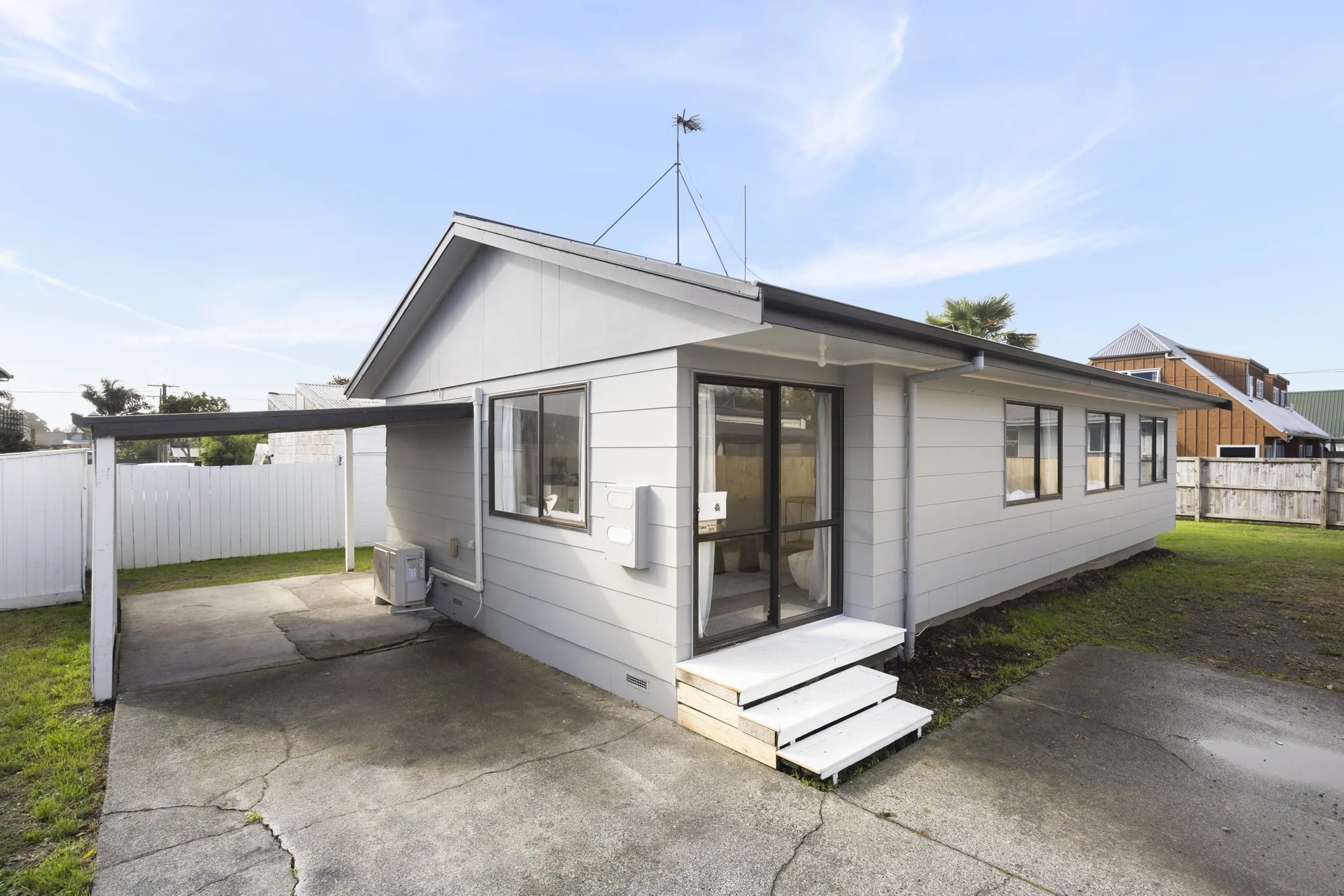 Hamilton East 4Phòng ngủ First Home Opportunity!