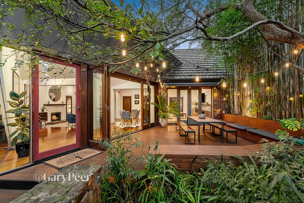 Caulfield North 4कमरा A sanctuary of timeless elegance