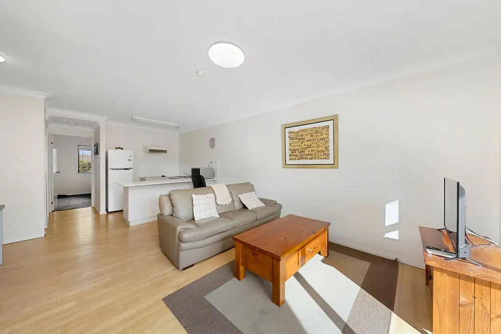 Reid 1 Bedroom Cosmopolitan Convenience with Calming Outlook
