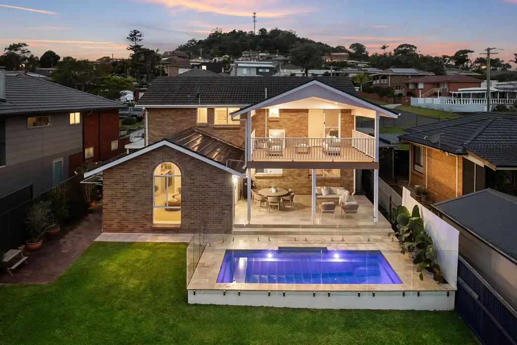 Mount Warrigal 4房  Lakeside luxury with stunning water and escarpment views