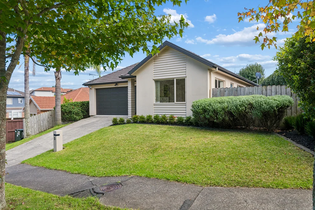 Flat Bush 4Moenga Easy One-Level Living on Freehold Title