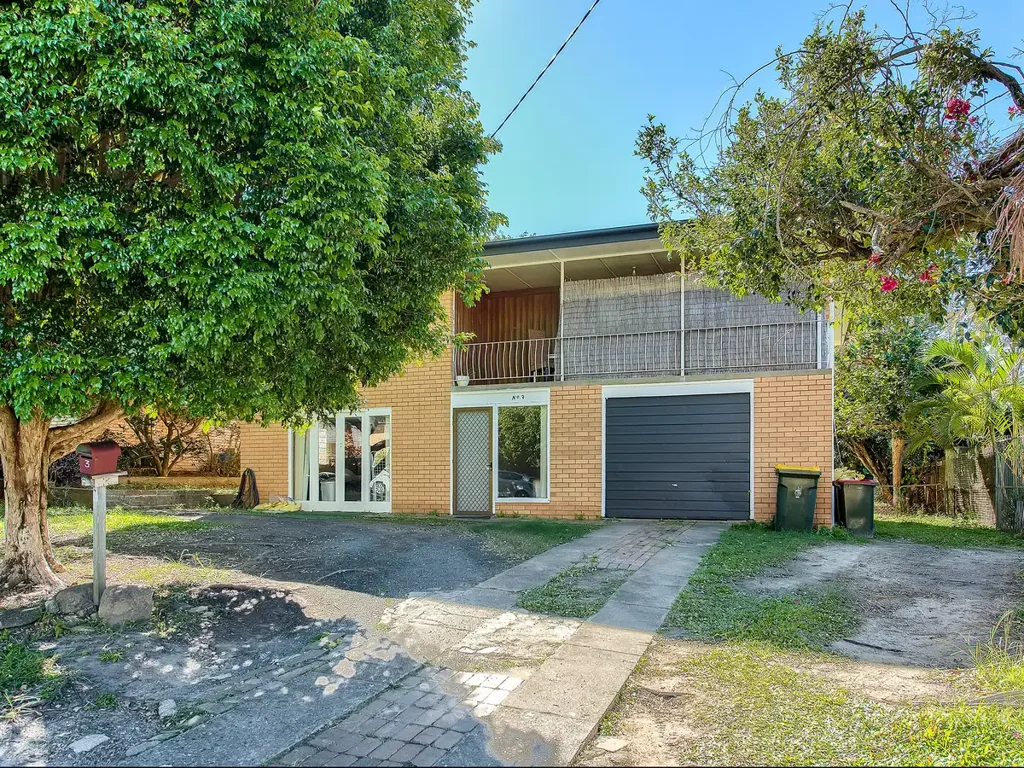 Chermside West 3침실 Renovator or New Build in Prime Location � 764m2 block.