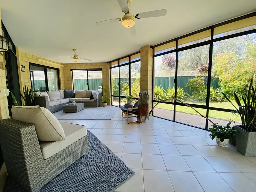 Spacious fully furnished family home in a quiet location