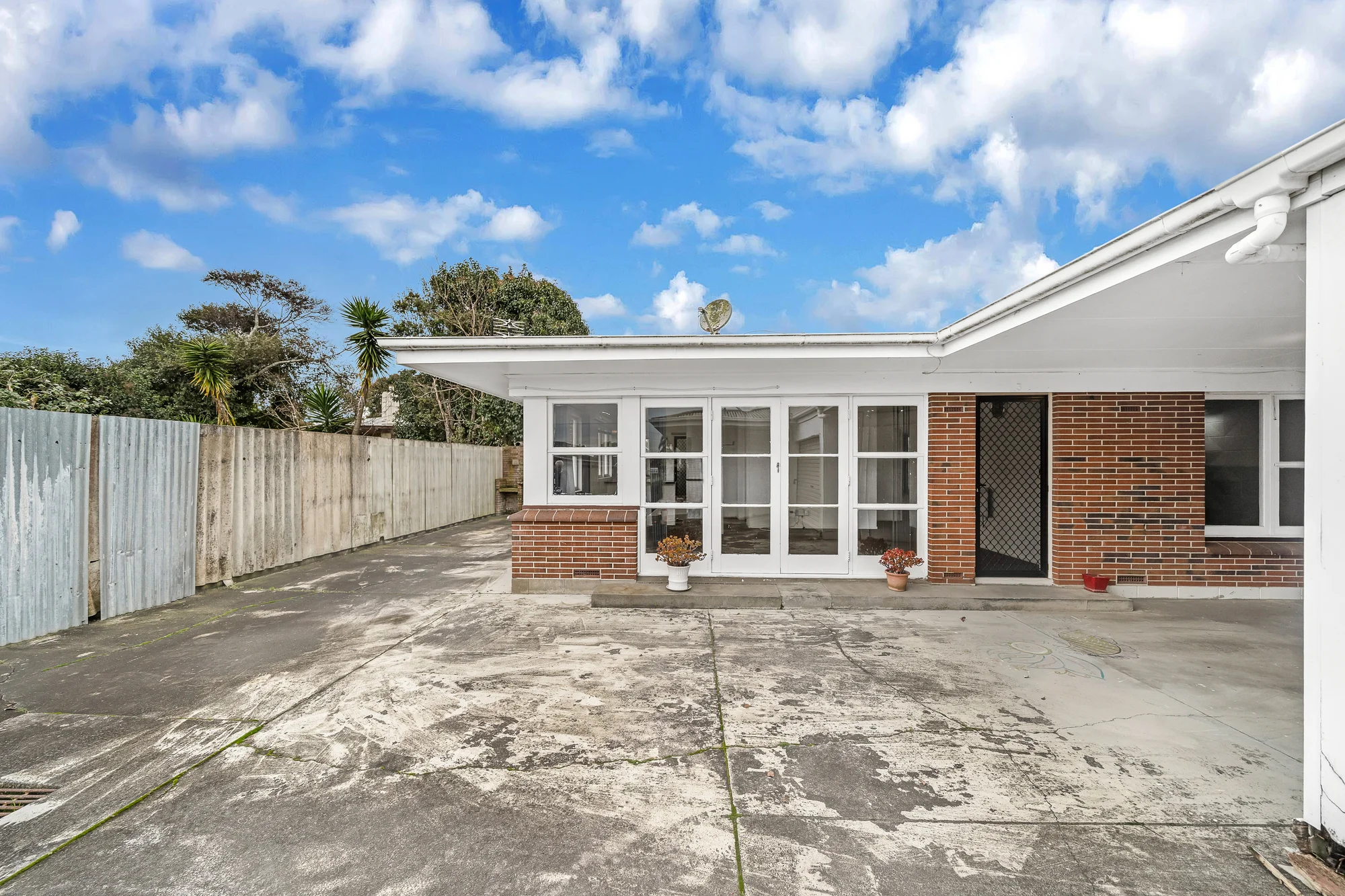 Papatoetoe 2 Slaapkamer Urgent Sale - Present All Offers! 