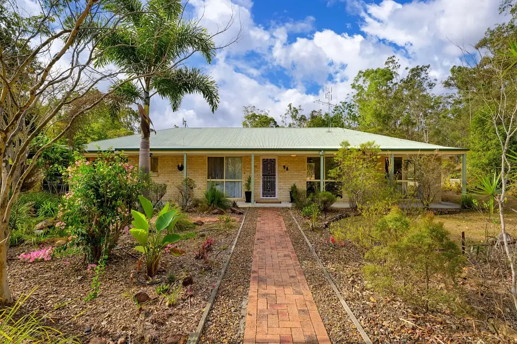 Curra 4 Slaapkamer Private 5 acre Lifestyle Property with Pool, Shed & Excellent Infrastructure