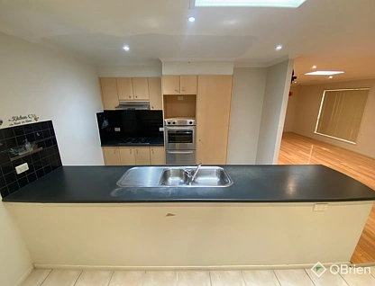 12 Hessing Green, Caroline Springs, Western Melbourne, 3房, 2浴, House