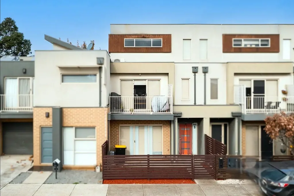 Modern Townhouse In A Convenient Location
