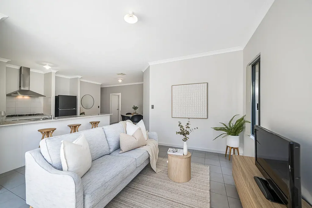 Hamilton Hill 4 Slaapkamer Modern House. Single-level. 2 Living Areas. Survey strata.  Cul-de-sac.  Located near parks.