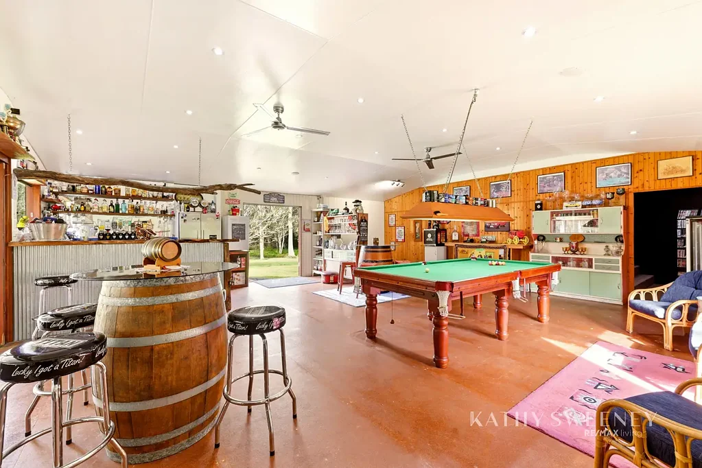 Morayfield 4房  带有空间、棚屋与无限潜力的居住用地  Entertainer's Paradise with Sheds Galore