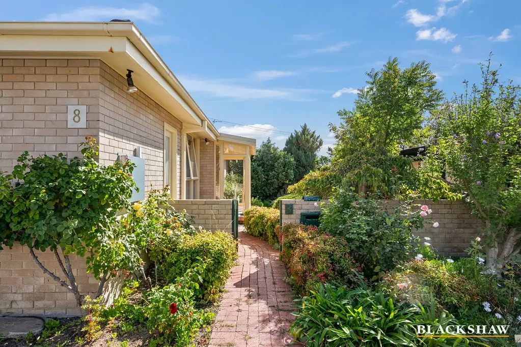 Farrer 3房  Three bedrooms, ensuite to master on single level ideal for the downsizer. (Seller will consider reasonable offers)