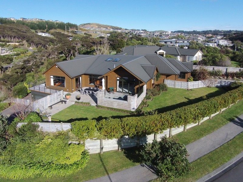 10 Scoresby Grove, Whitby, Porirua, 4 कमरे, 0 बाथरूम