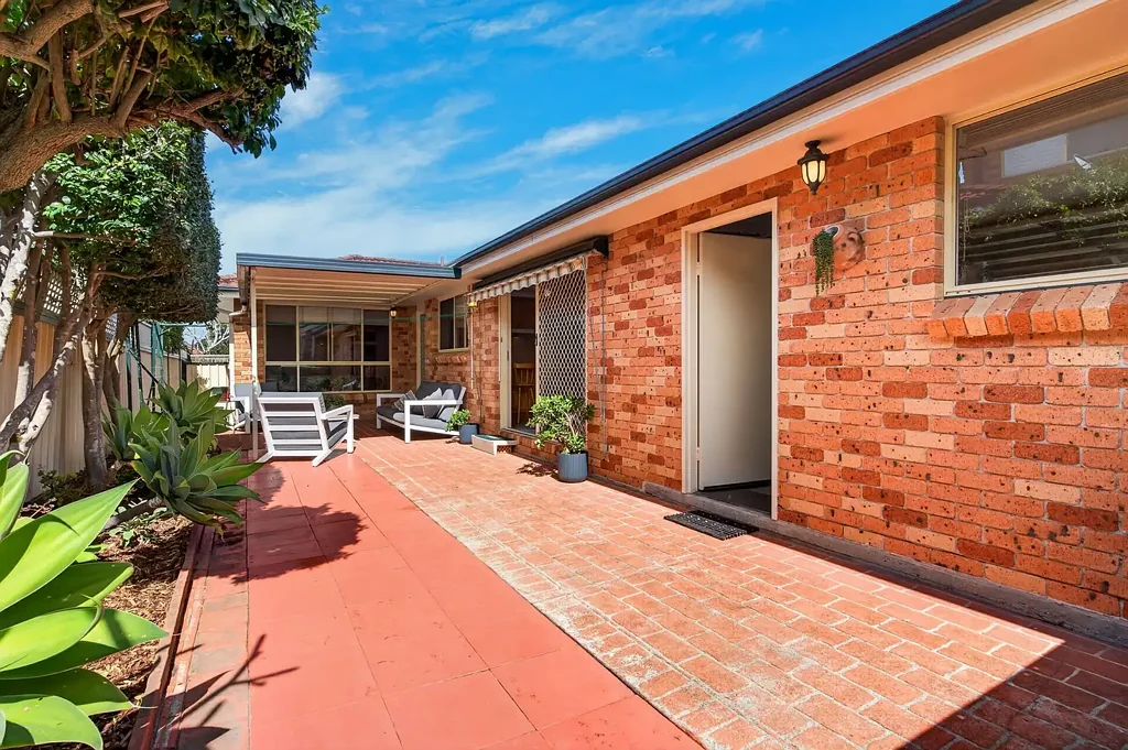 The Entrance 3ਬੈੱਡਰੂਮ Torrens Title – Ultra Spacious Single Level – Downsize Without Compromise - Room to Move...